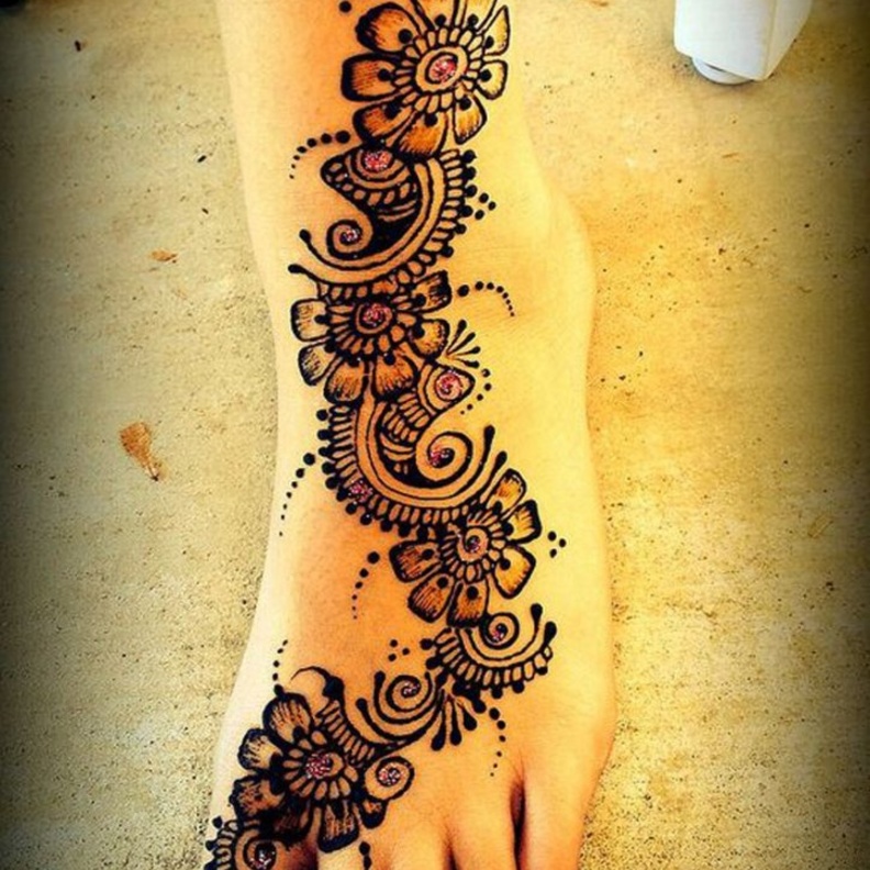 نقش حناء ناعم وعصري للعروس