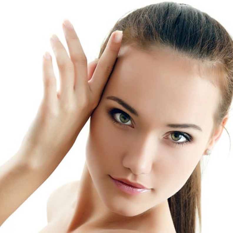 تساعد الوصفات الطبيعية في نضارة و صحة البشرة الحساسة.