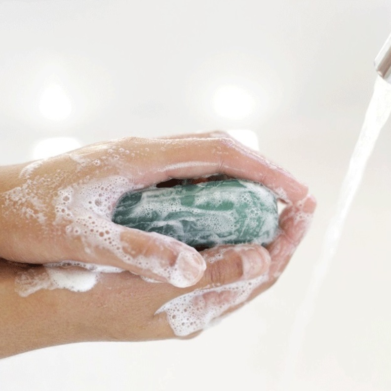 غسل اليدين بالصابون أهم طرق الوقاية من التسمم الغذائي