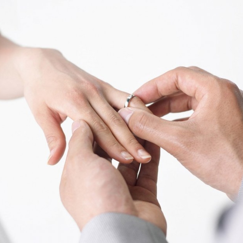 تنعيم اليدين قبل الزفاف