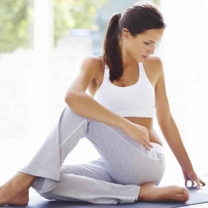 يمنع ممارسة تمارين اليوغا بعد الطعام او في الليل.