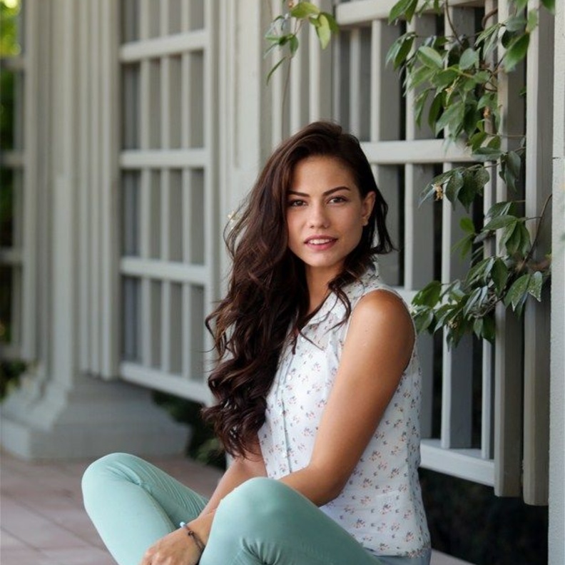 اطلالاتها اليومية بسيطة وناعمة