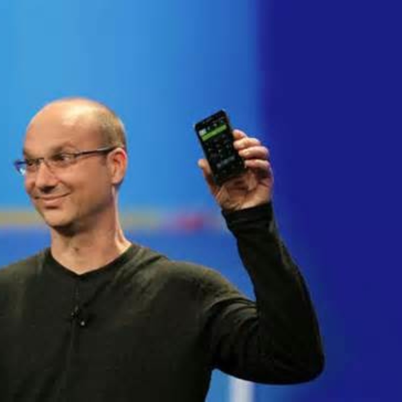 مخترع اندرويد يطرح هاتفا بمواصفات عالية