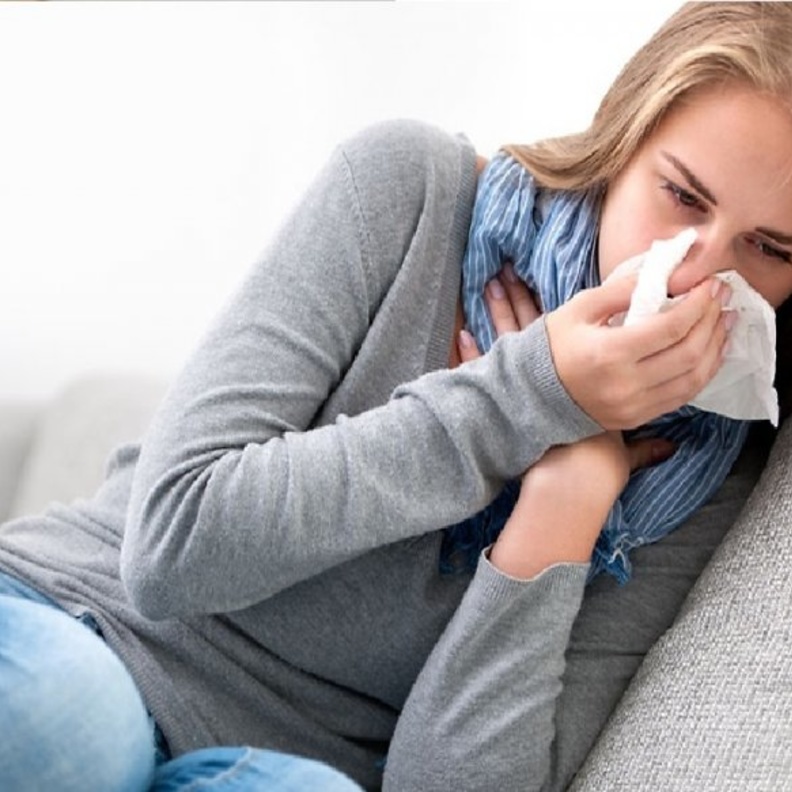 شرب السوائل الغنية بفيتامين سي يعالج الانفلونزا