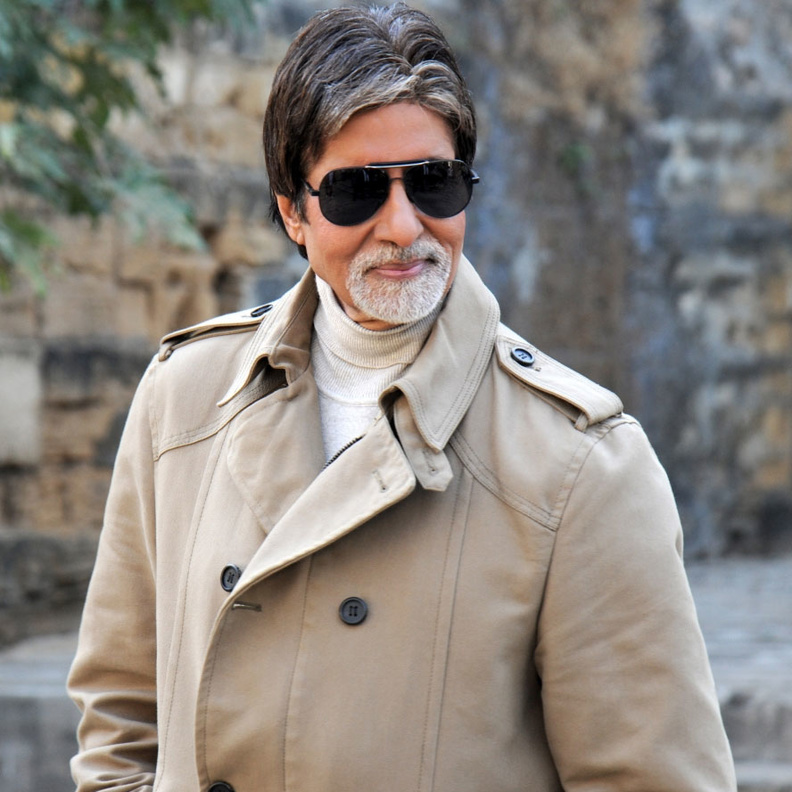 أميتاب باتشان يتعهد بالحضور إلى الأقصر في أقرب وقت