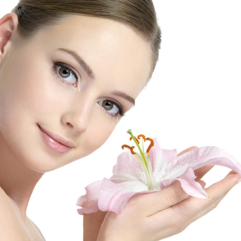 ماء الورد سر اساسي من اسرار جمال المرأة ماهي استخداماته؟