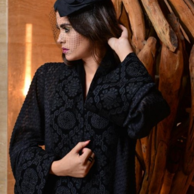 عباية بتفاصيل راقية من Darz Design