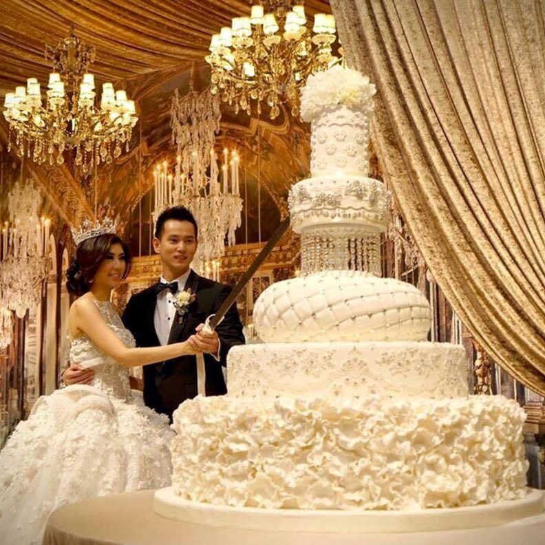 يجب تأمين مكان مناسب لوضع كعة الزفاف الضخمة