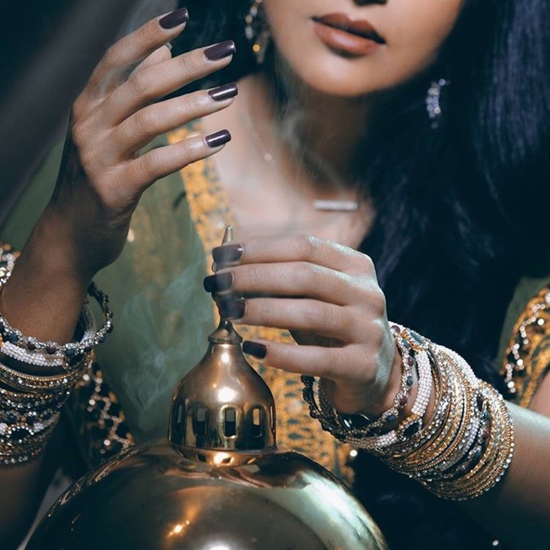 تعشق بثينة بخور اللبان ويشعرها بالهدوء