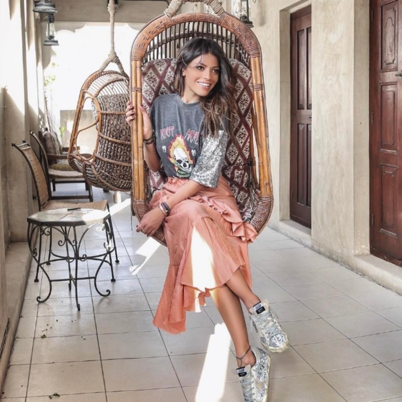 مرمر بالتنورة الماكسي