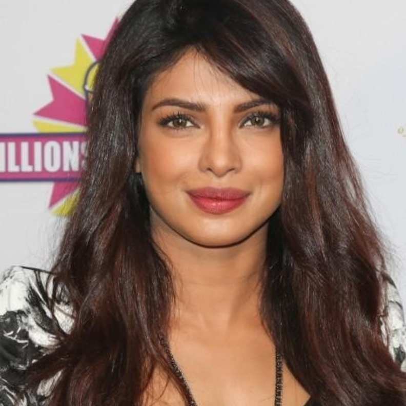 Priyanka Chopra تتميز بشعرها الكثيف