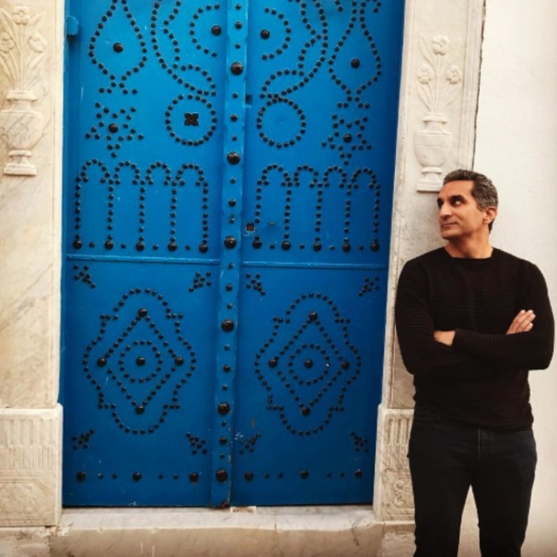 رغم بساطة خياراته دائماً ما يبرز بأسلوب كاجوال أنيق