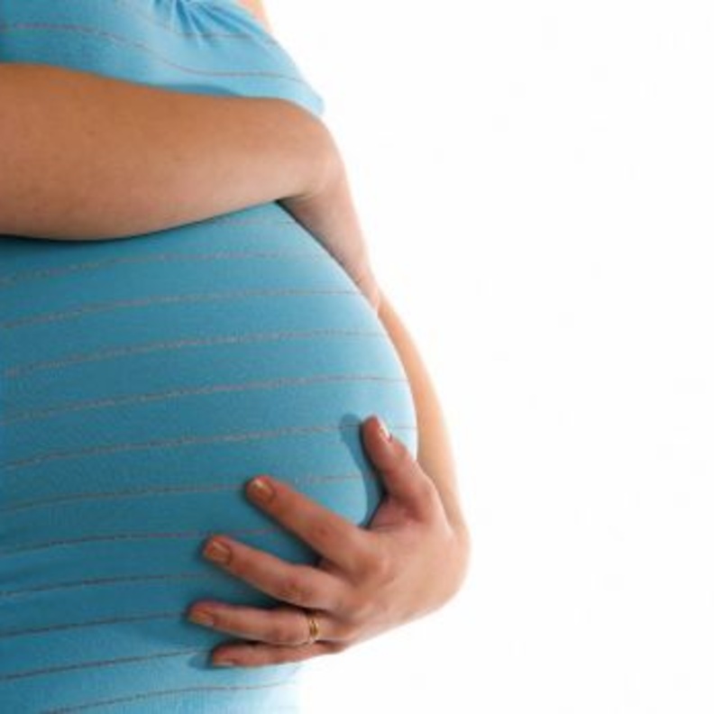 أسباب بطء حركة الجنين في الشهر التاسع 