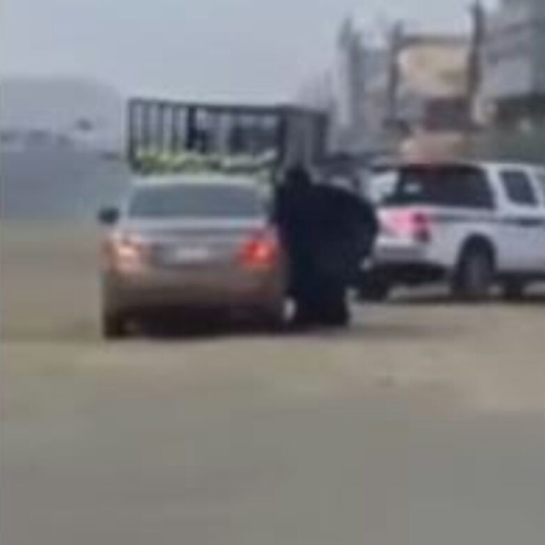 المتسولة التي تظهر في مقطع الفيديو المتداول على تويتر