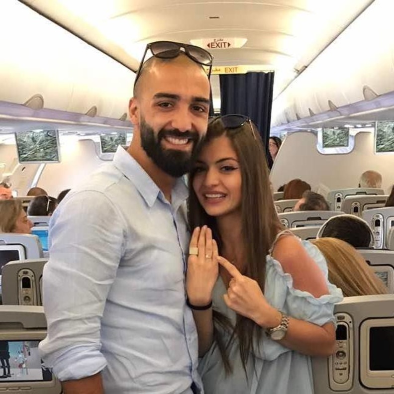 التقى بعروسته بمناسبة وفاة والده