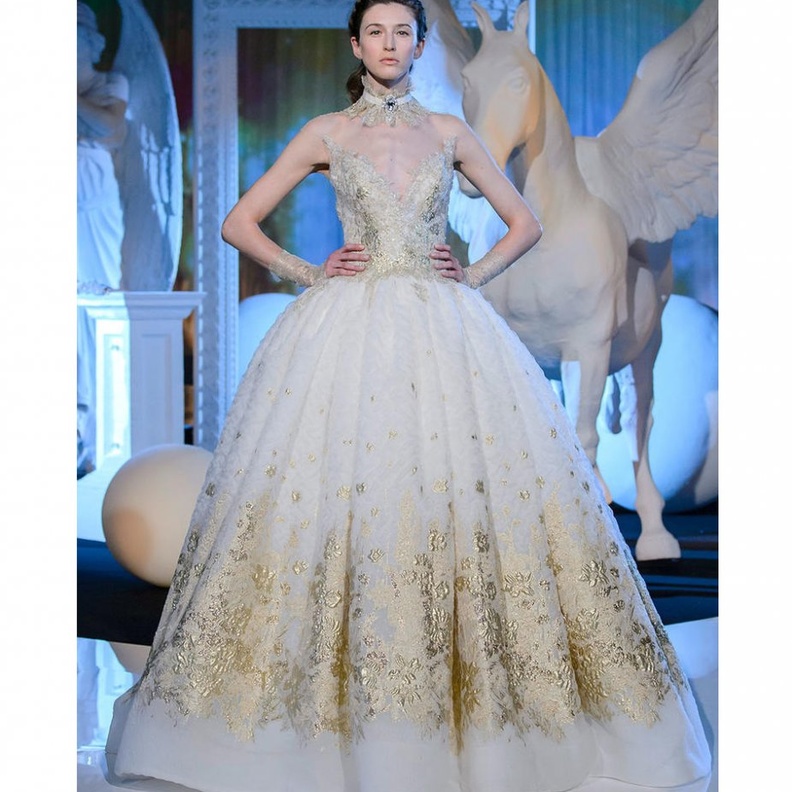 مجموعة فساتين زفاف لعروس 2018 من تصميم أليساندرا رينودو