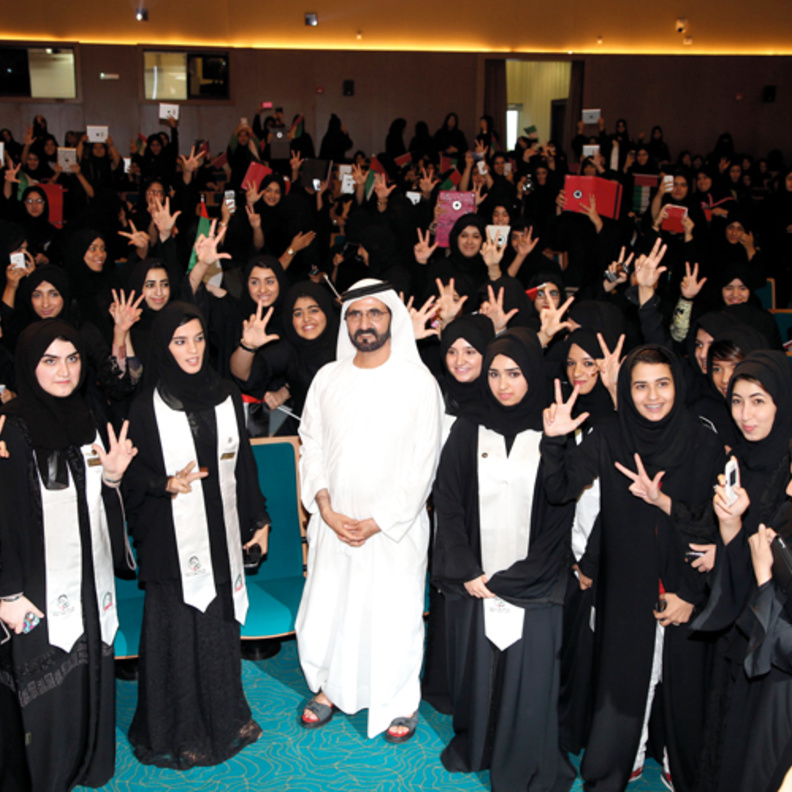 محمد بن راشد ومحمد بن زايد يشيدان بدور المرأة الإماراتية في بناء الوطن