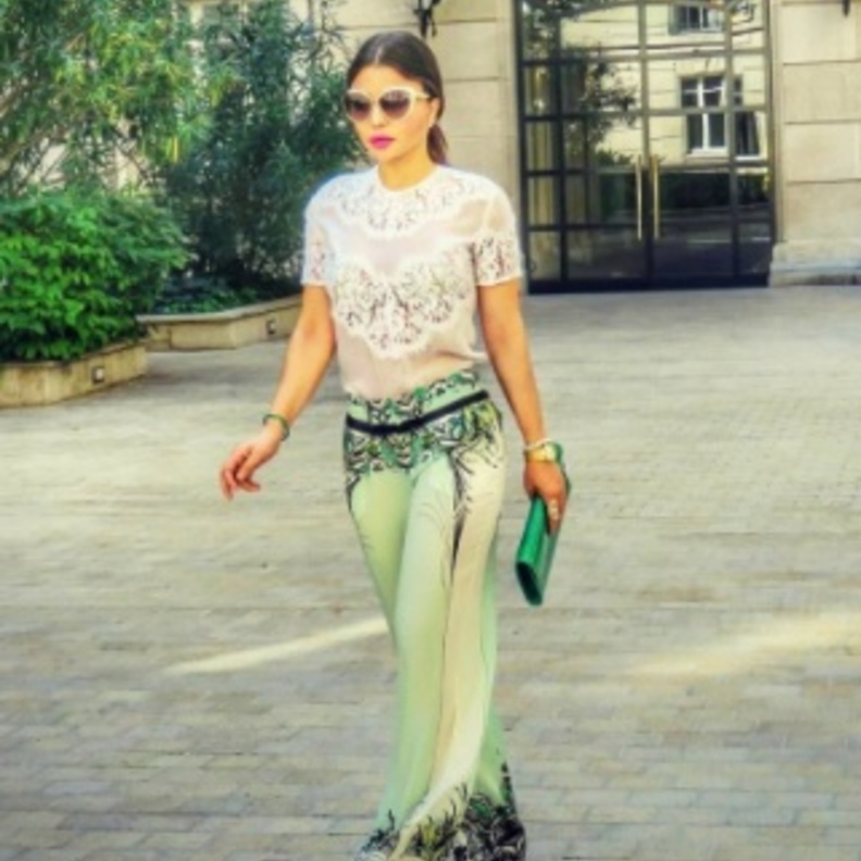 موضة بناطيل الشارلستون مع الجينز الواسع بأسلوب هيفاء وهبي