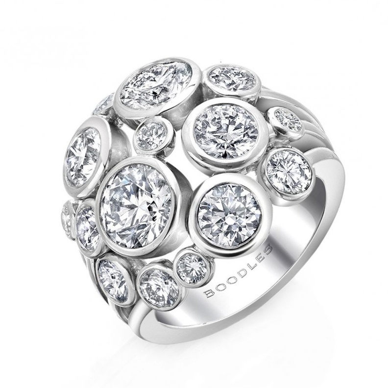 خاتم فابريجيه من البلاتين والماس والزمرد