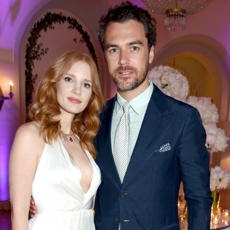 صورة تجمع جيسيكا بعريسها