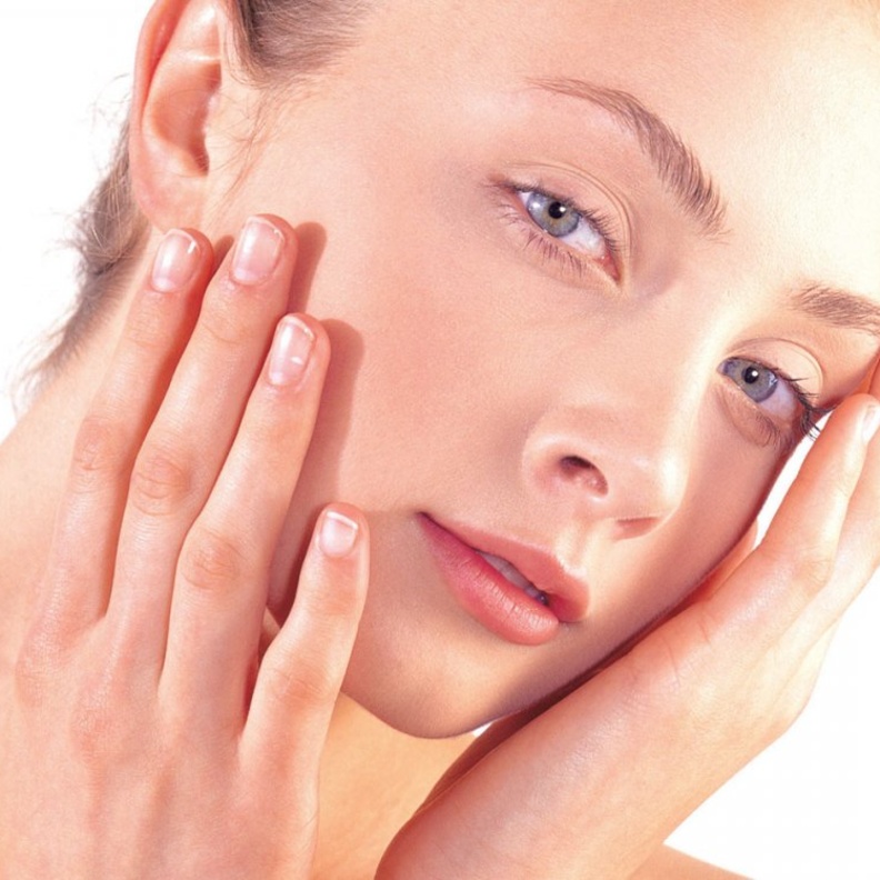 وصفات تجميل طبيعية للوجه والبشرة الحساسة