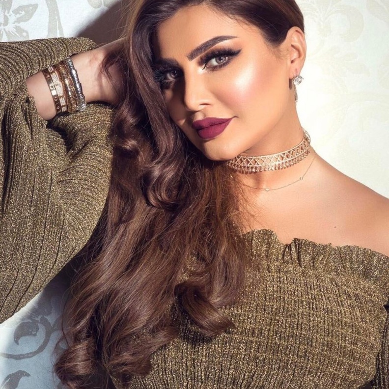 بشرة لامعة وجذابة مع أمل العوضي