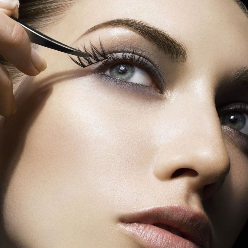 طريقة تركيب الرموش الصحيحة