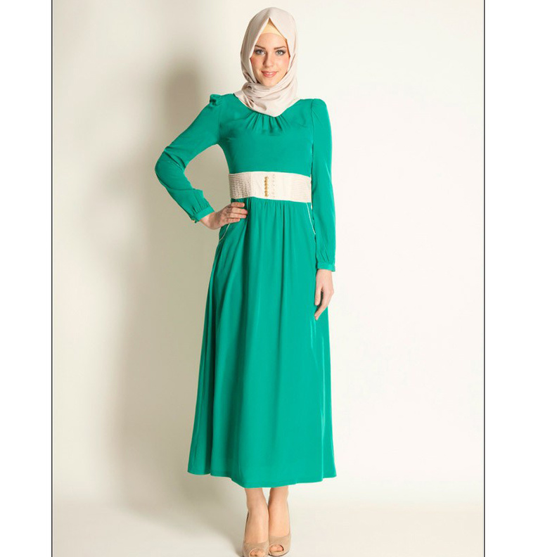 عباية تركية مصممة مع الأزرار في الوسط باللون الزهري