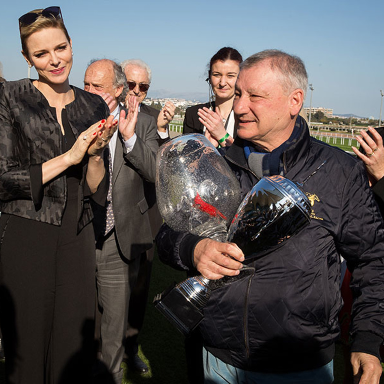 الأميرة تشارلين ظهرت بإطلالة أنيقة من Akris