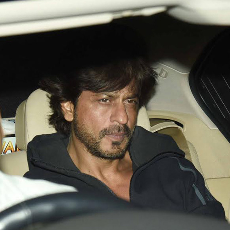 شاروخان تصرف بتهذيب واهتمام بعد الحادث