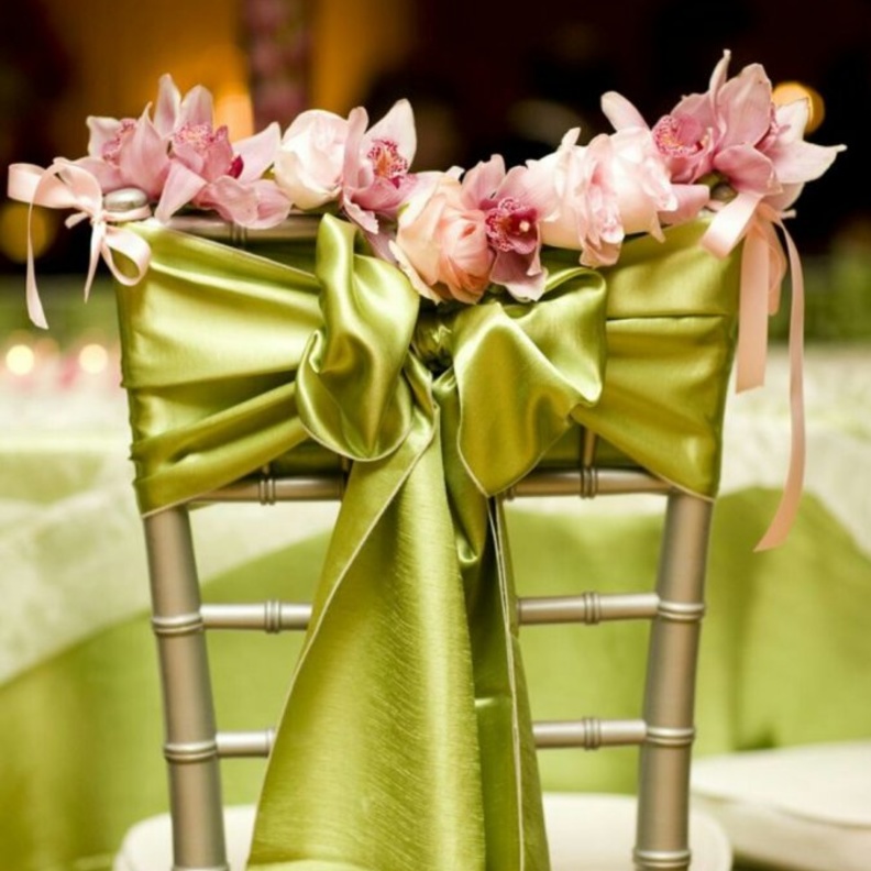 اختاري تصميم مناسب لطابع زفافك