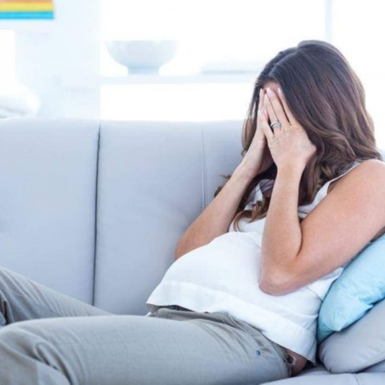 كيف تضر الحالة النفسيه للام الحامل بالجنين