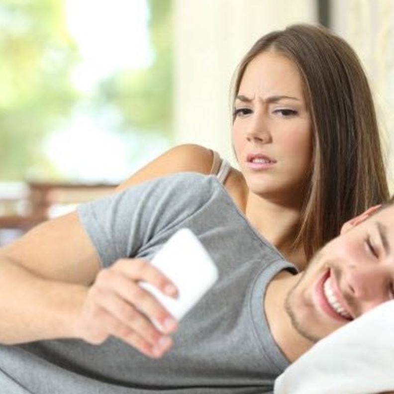 لماذا تقبل المرأة بخيانة الزوج وترفض زواجه بأخرى؟