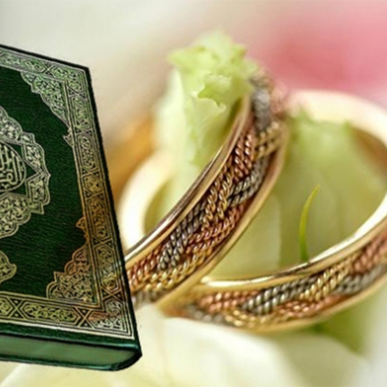 عروس تقرأ القرآن في يوم زفافها