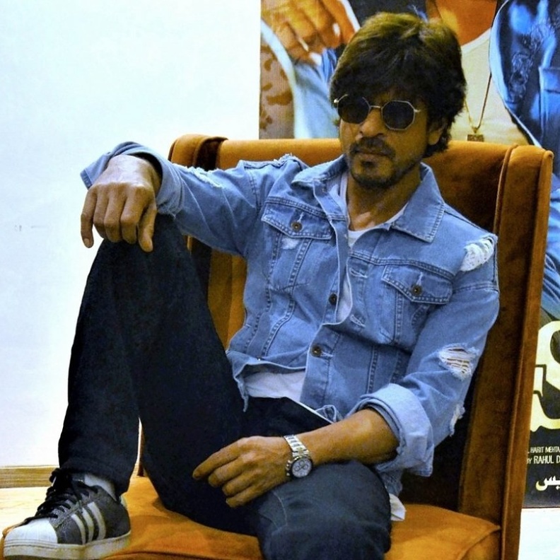 أمريكا تكرم شاروخان والإدعاء الهندي يستدعيه بسبب وفاة معجب