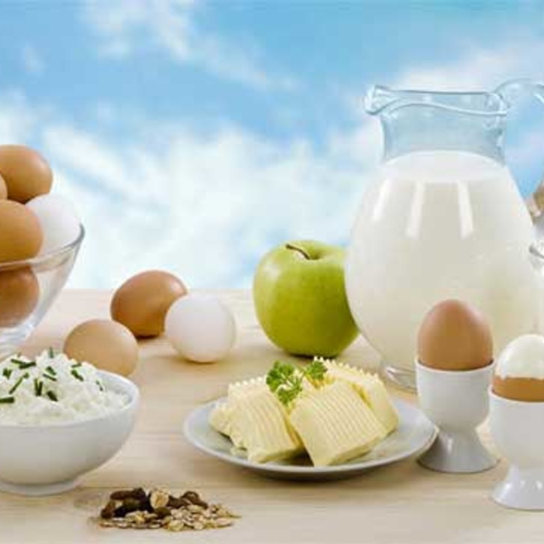 تناول البيض و الحليب يعالج نقص فيتامين ب12