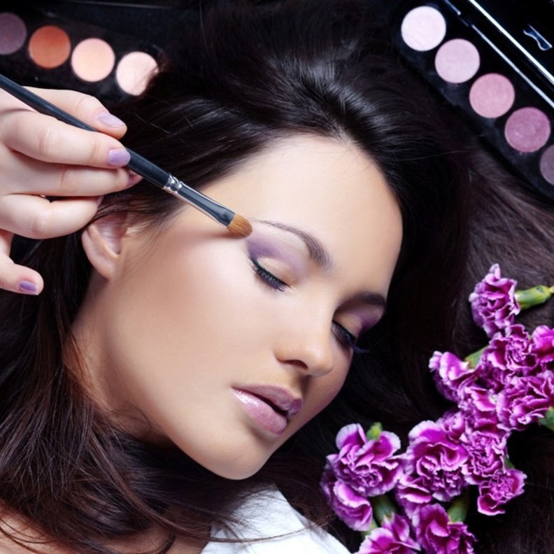 لا تنسي الآي شادو والآي لاينر