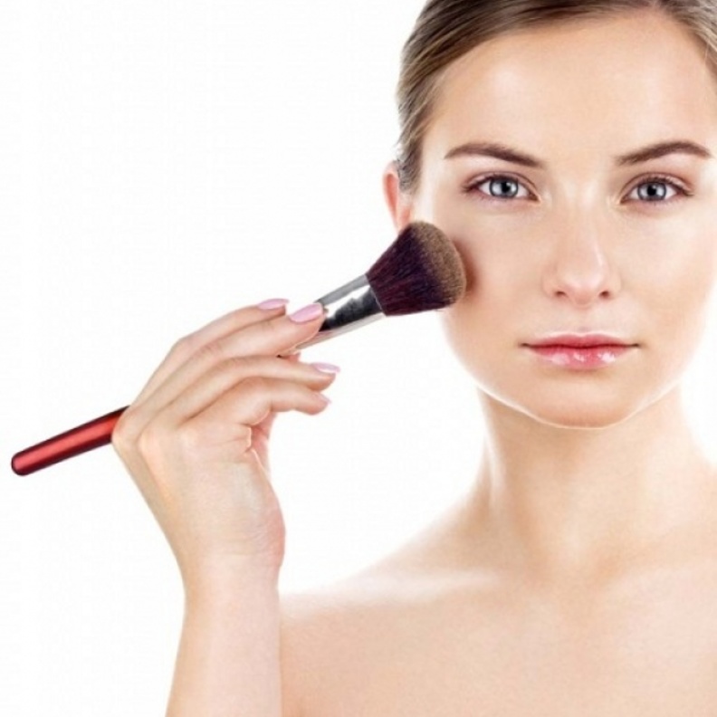 الرذاذ المثبت للمكياج خطوة أساسية