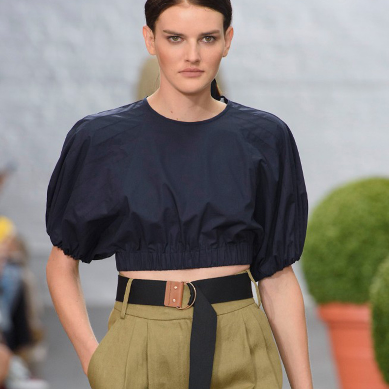 موديلات توبات من الجلد بتوقيع سان لوران Saint Laurent