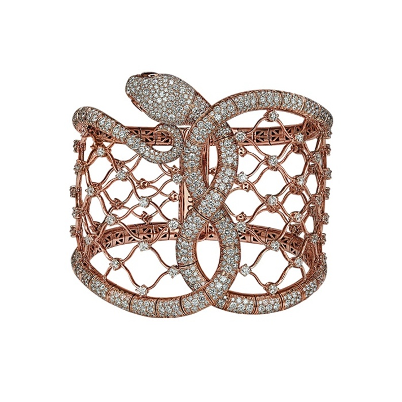 أسوارة شانيل مرصعة بالماس