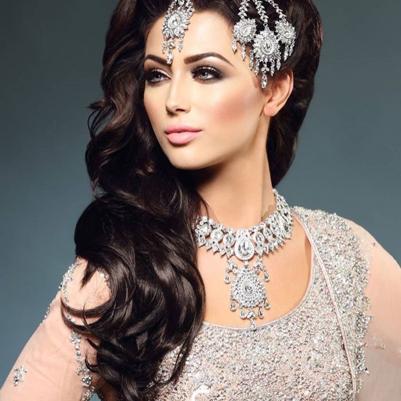 تسريحات منسدلة هندية