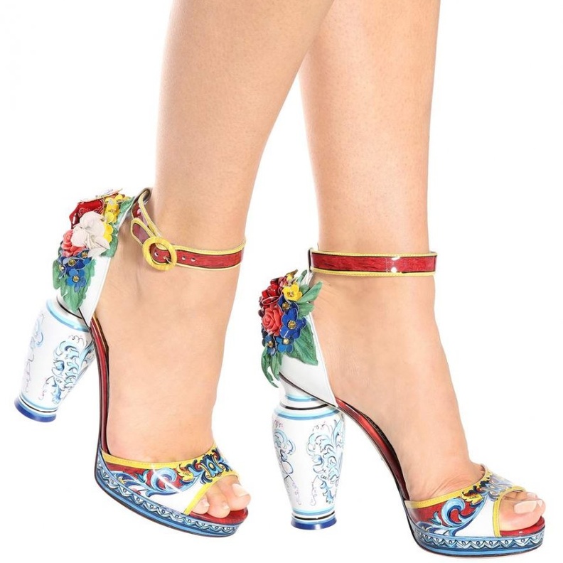 صندل دولتشي اند غابانا DOLCE & GABBANA مع الأقمشة العصرية وطبعات الورود الفاخر