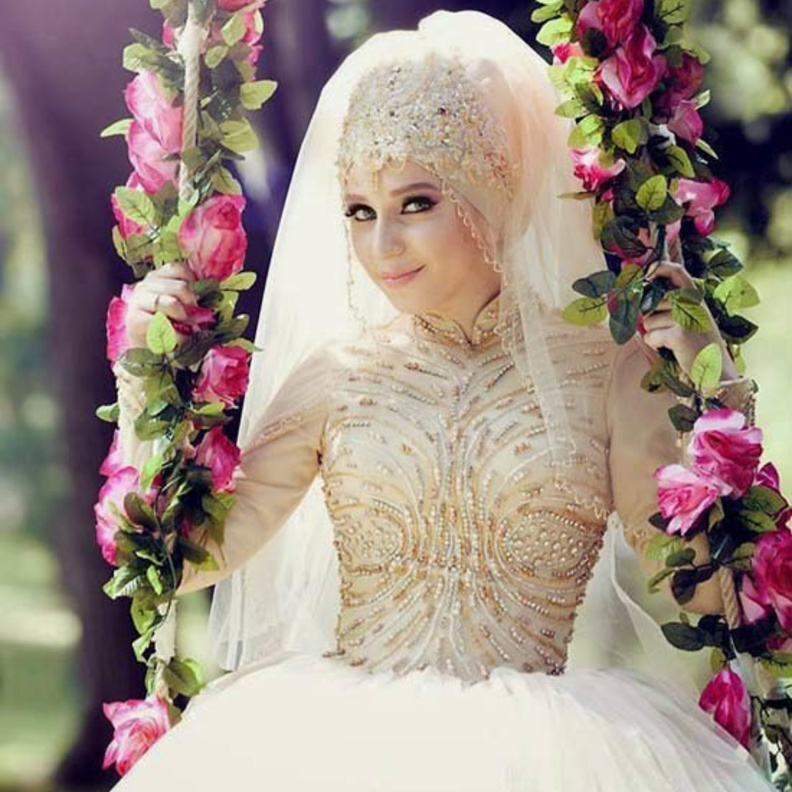 فستان زفاف محتشم من مجموعة حسن بظاظه