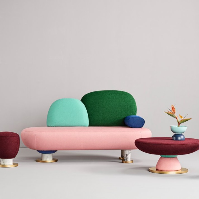 كنب ملون مصمم لغرف جلوس عصرية