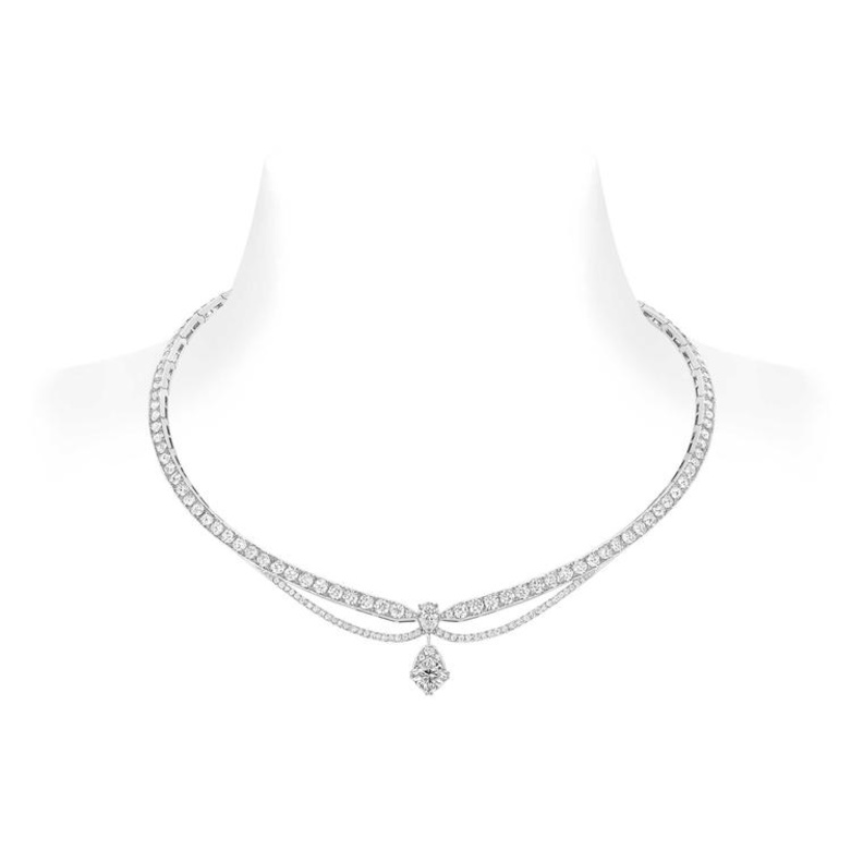 عقد من شانيل