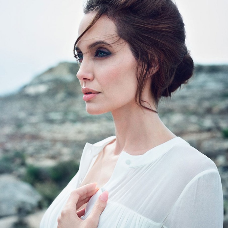 أنجيلينا جولي تبحث عن أي فرصة للعودة للتمثيل بسبب معاناتها ماليا منذ طلاقها