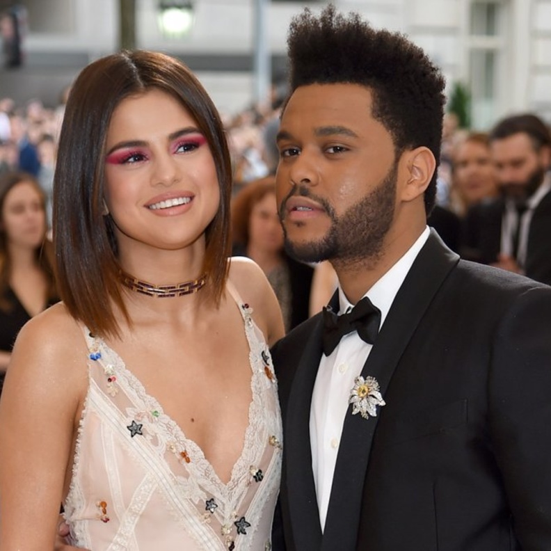 سيلينا جوميز (Selena Gomez) وذا ويك إند  خطبا سرا