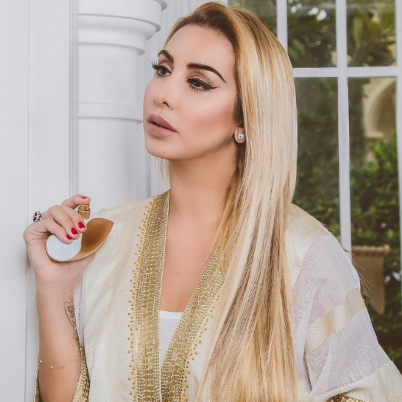 الماسكرا الكثيفة والآيلاينر المجنح سر جمال مكياج جويل