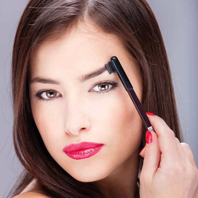 استفيدي من الزيوت الطبيعية قبل الزفاف لتكثيف حواجبك