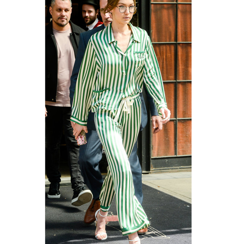 جيجي حديد ‏Gigi Hadid‏ اختارت التصاميم المقلمة بخطوط مستقيمة من توقيع ‏Morgan Lane